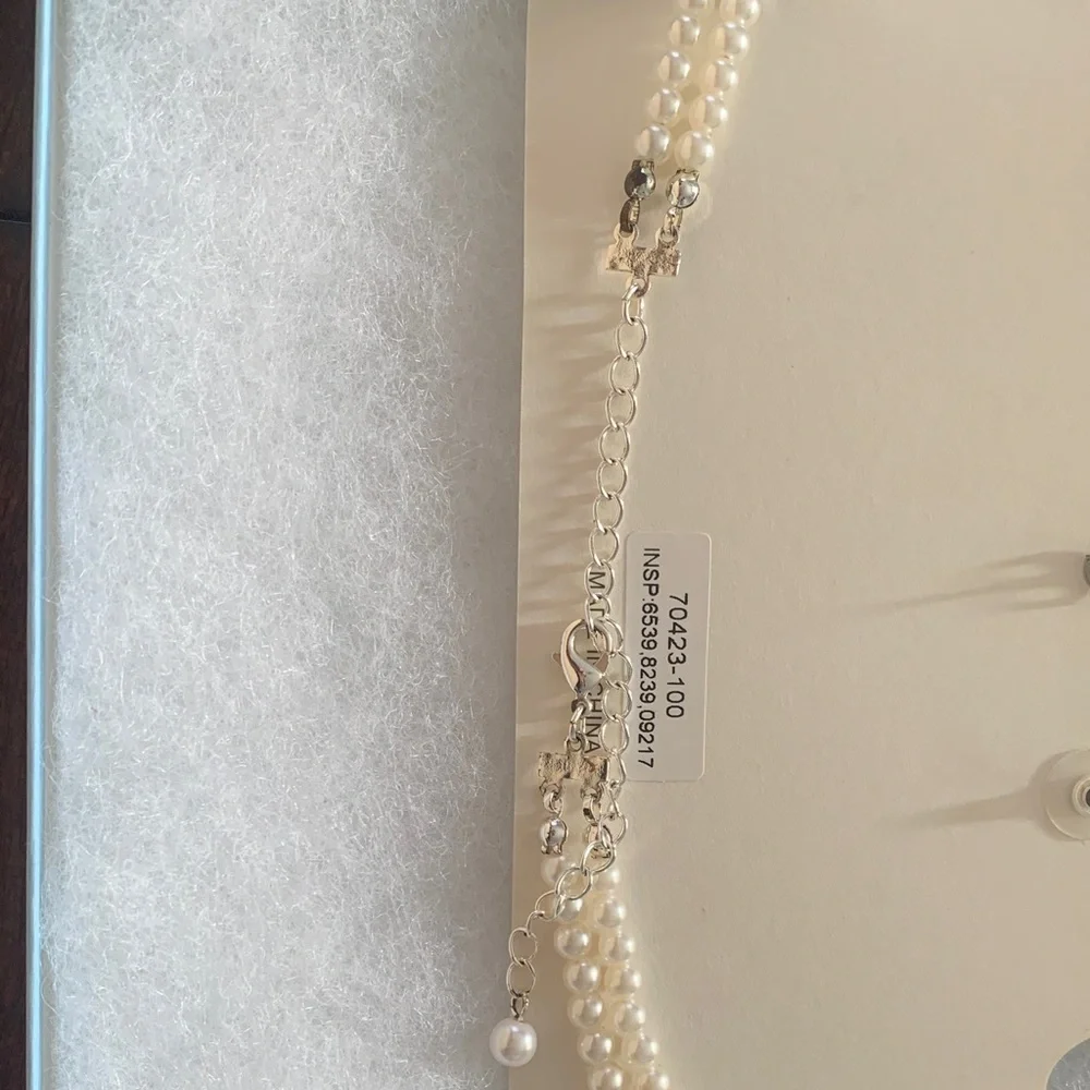 Pearl and Crystal Earrings & Chocker Necklace - Picture 6 of 7